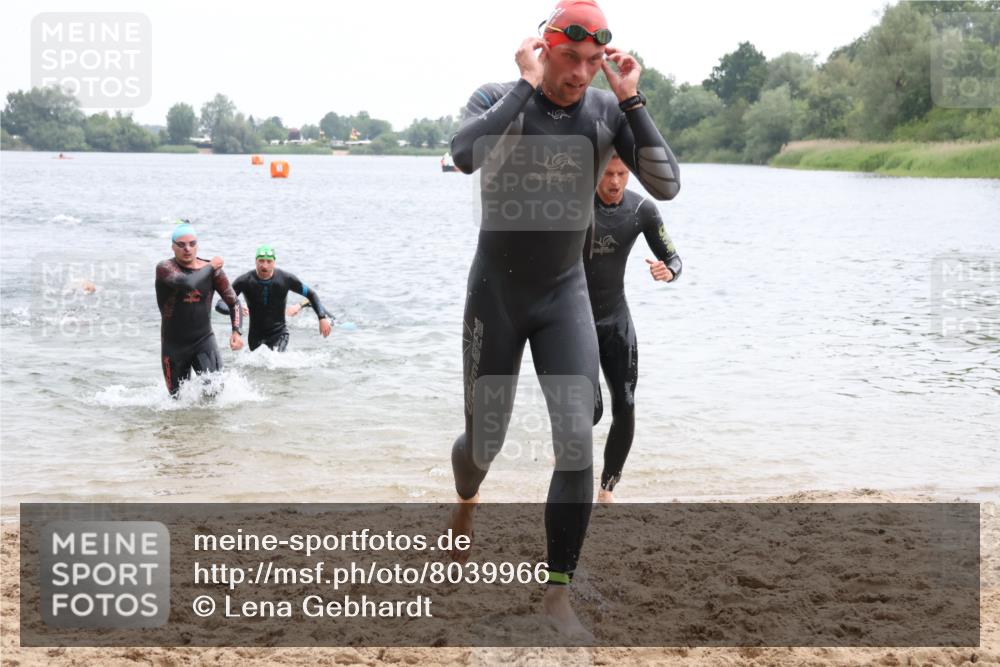 21.06.2025 - 27. Vierlanden-Triathlon Lena Gebhardt http://msf.ph/oto/8039966 15.06.2025 12:54:13 Schwimmen 1102, 1114, 1124, 1125, 1127, 1141, 1145, 1147, 1158, 1162 meine-sportfotos.de