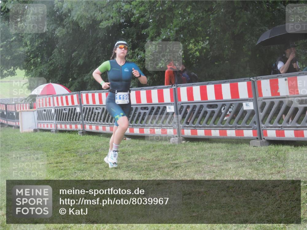 21.06.2025 - 27. Vierlanden-Triathlon KatJ http://msf.ph/oto/8039967 15.06.2025 14:25:19 Ziel 1199 meine-sportfotos.de