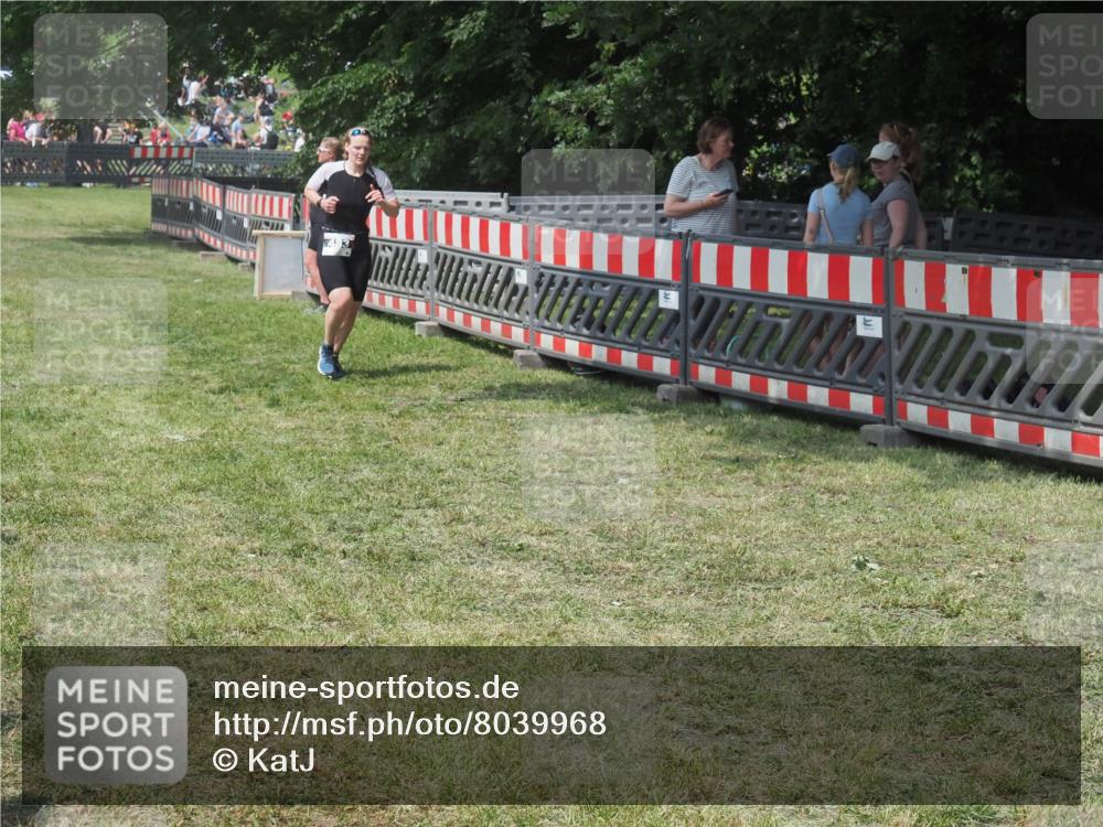 15.06.2025 - 27. Vierlanden-Triathlon KatJ http://msf.ph/oto/8039968 15.06.2025 11:37:43 Schwimmen  meine-sportfotos.de