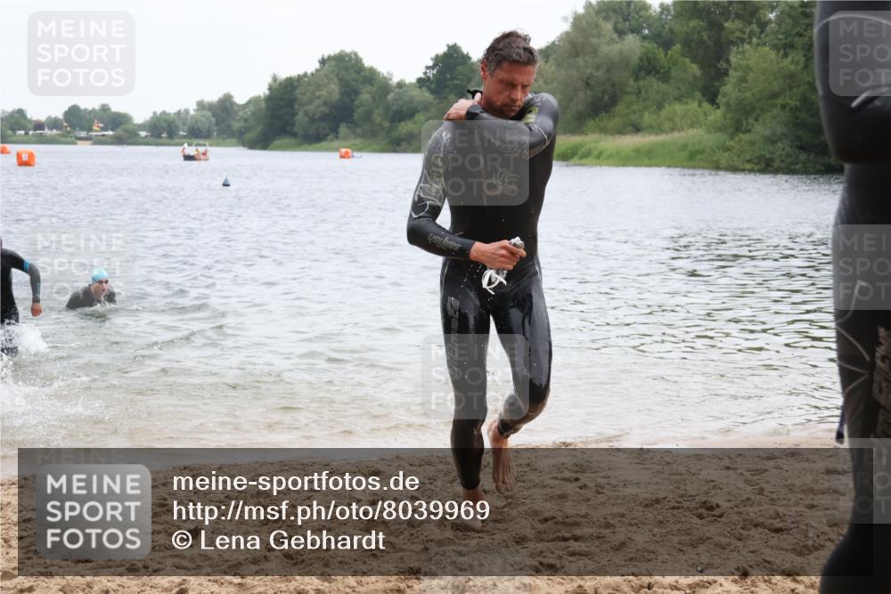 21.06.2025 - 27. Vierlanden-Triathlon Lena Gebhardt http://msf.ph/oto/8039969 15.06.2025 12:54:14 Schwimmen 1102, 1114, 1124, 1125, 1127, 1141, 1145, 1147, 1158, 1162 meine-sportfotos.de