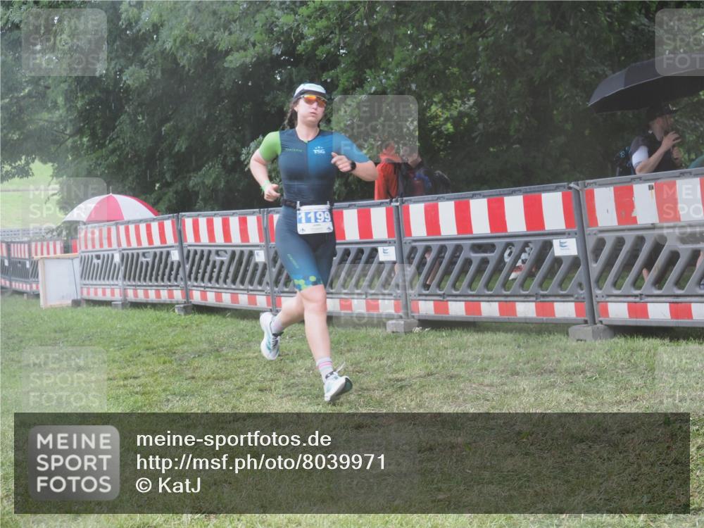21.06.2025 - 27. Vierlanden-Triathlon KatJ http://msf.ph/oto/8039971 15.06.2025 14:25:20 Ziel 1199 meine-sportfotos.de