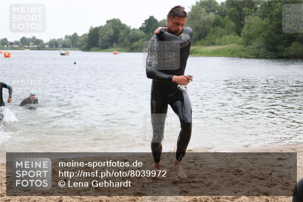 21.06.2025 - 27. Vierlanden-Triathlon Lena Gebhardt http://msf.ph/oto/8039972 15.06.2025 12:54:14 Schwimmen 1102, 1114, 1124, 1125, 1127, 1141, 1145, 1147, 1158, 1162 meine-sportfotos.de