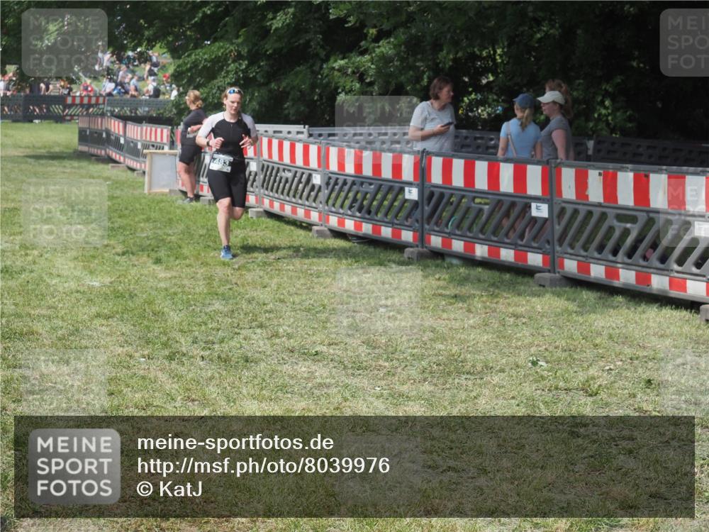 15.06.2025 - 27. Vierlanden-Triathlon KatJ http://msf.ph/oto/8039976 15.06.2025 11:37:43 Schwimmen  meine-sportfotos.de
