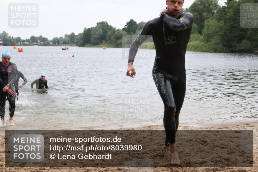 21.06.2025 - 27. Vierlanden-Triathlon Lena Gebhardt http://msf.ph/oto/8039980 15.06.2025 12:54:14 Schwimmen 1102, 1114, 1124, 1125, 1127, 1141, 1145, 1147, 1158, 1162 meine-sportfotos.de