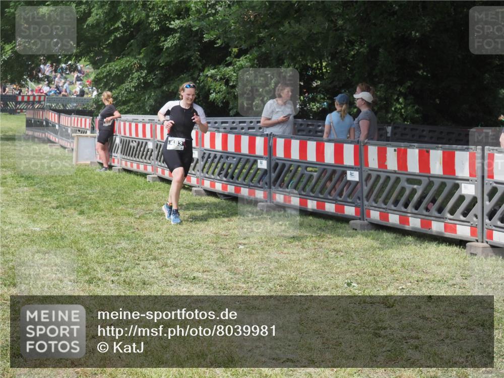 15.06.2025 - 27. Vierlanden-Triathlon KatJ http://msf.ph/oto/8039981 15.06.2025 11:37:44 Schwimmen  meine-sportfotos.de