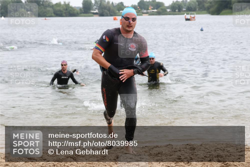 21.06.2025 - 27. Vierlanden-Triathlon Lena Gebhardt http://msf.ph/oto/8039985 15.06.2025 12:54:15 Schwimmen 1102, 1114, 1124, 1125, 1127, 1141, 1145, 1147, 1158, 1162 meine-sportfotos.de