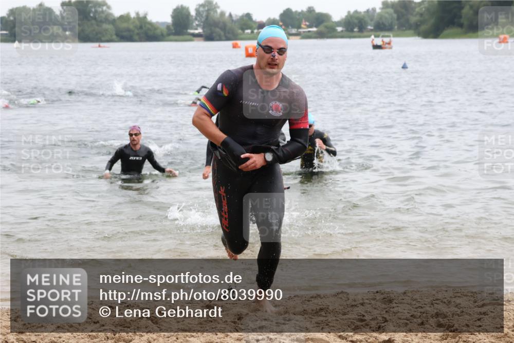 21.06.2025 - 27. Vierlanden-Triathlon Lena Gebhardt http://msf.ph/oto/8039990 15.06.2025 12:54:15 Schwimmen 1102, 1114, 1124, 1125, 1127, 1141, 1145, 1147, 1158, 1162 meine-sportfotos.de