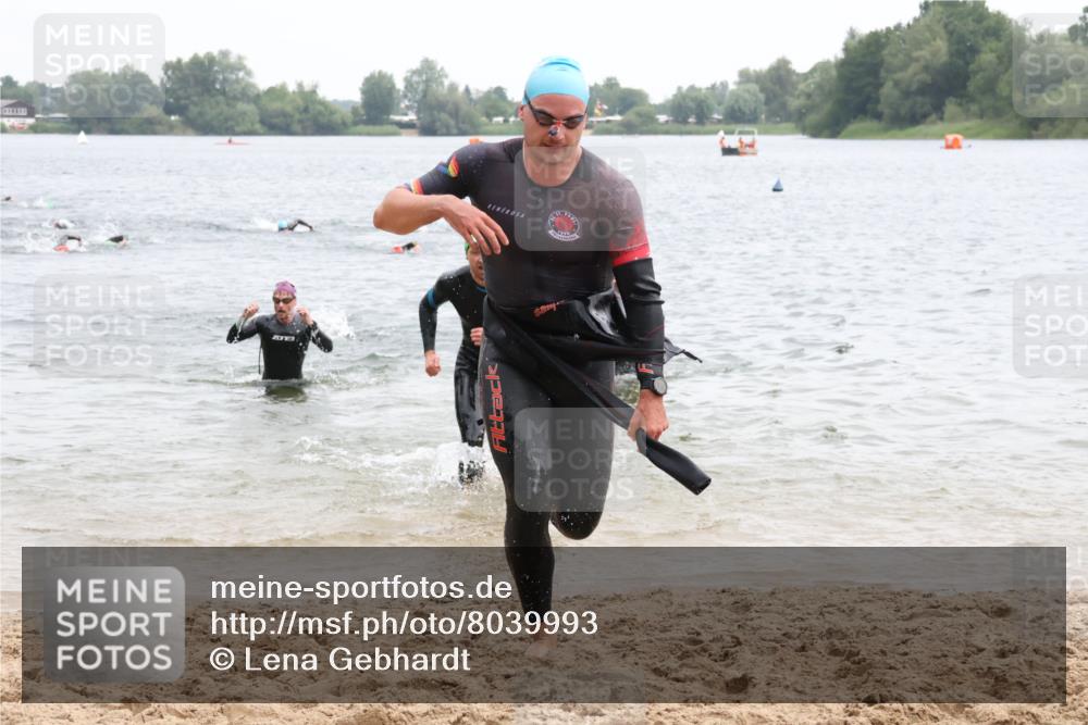 21.06.2025 - 27. Vierlanden-Triathlon Lena Gebhardt http://msf.ph/oto/8039993 15.06.2025 12:54:16 Schwimmen 1102, 1114, 1124, 1125, 1127, 1141, 1145, 1147, 1158, 1162 meine-sportfotos.de