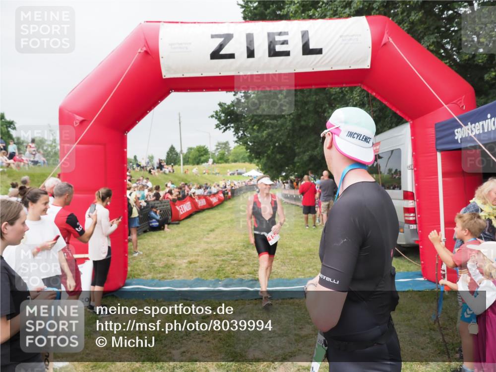 21.06.2025 - 27. Vierlanden-Triathlon MichiJ http://msf.ph/oto/8039994 15.06.2026 13:22:10 Ziel 152 meine-sportfotos.de