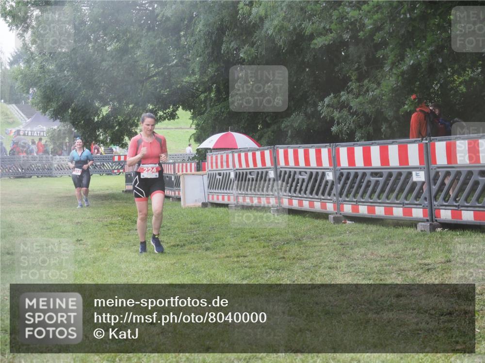 21.06.2025 - 27. Vierlanden-Triathlon KatJ http://msf.ph/oto/8040000 15.06.2025 14:25:29 Ziel 224 meine-sportfotos.de