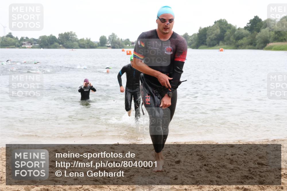 21.06.2025 - 27. Vierlanden-Triathlon Lena Gebhardt http://msf.ph/oto/8040001 15.06.2025 12:54:16 Schwimmen 1102, 1114, 1124, 1125, 1127, 1141, 1145, 1147, 1158, 1162 meine-sportfotos.de