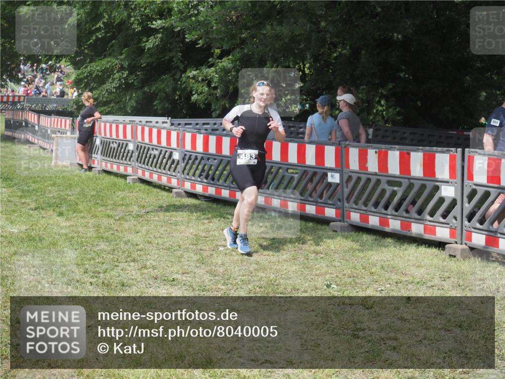 15.06.2025 - 27. Vierlanden-Triathlon KatJ http://msf.ph/oto/8040005 15.06.2025 11:37:45 Schwimmen  meine-sportfotos.de