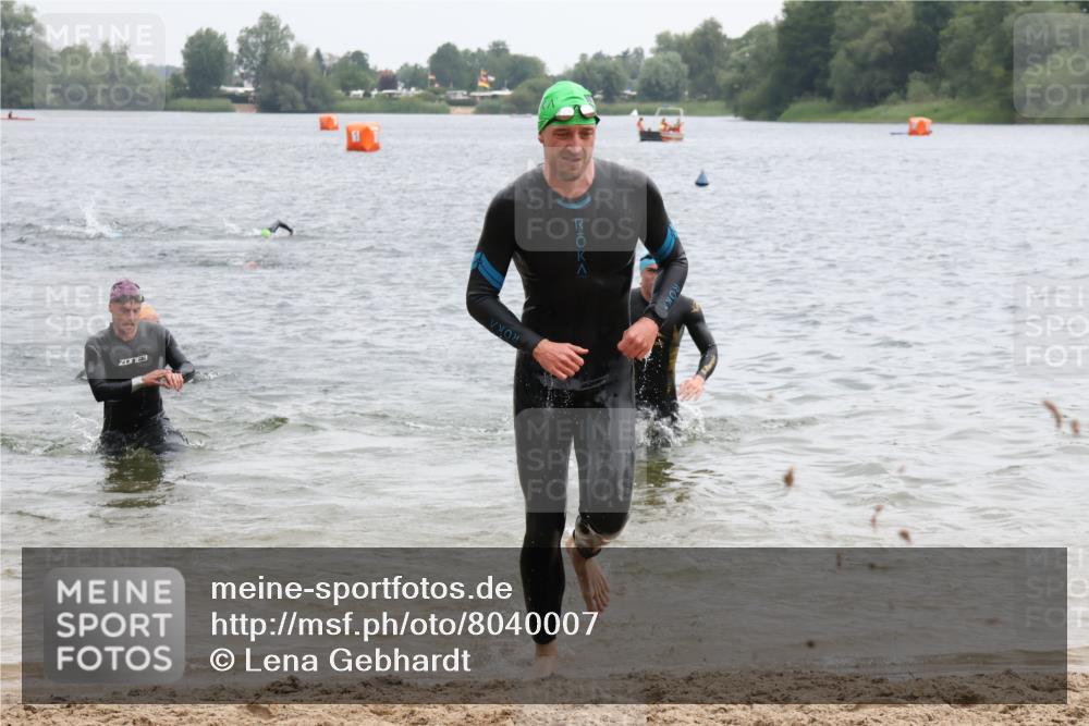 21.06.2025 - 27. Vierlanden-Triathlon Lena Gebhardt http://msf.ph/oto/8040007 15.06.2025 12:54:17 Schwimmen 1102, 1103, 1114, 1124, 1125, 1127, 1141, 1145, 1147, 1158, 1162 meine-sportfotos.de
