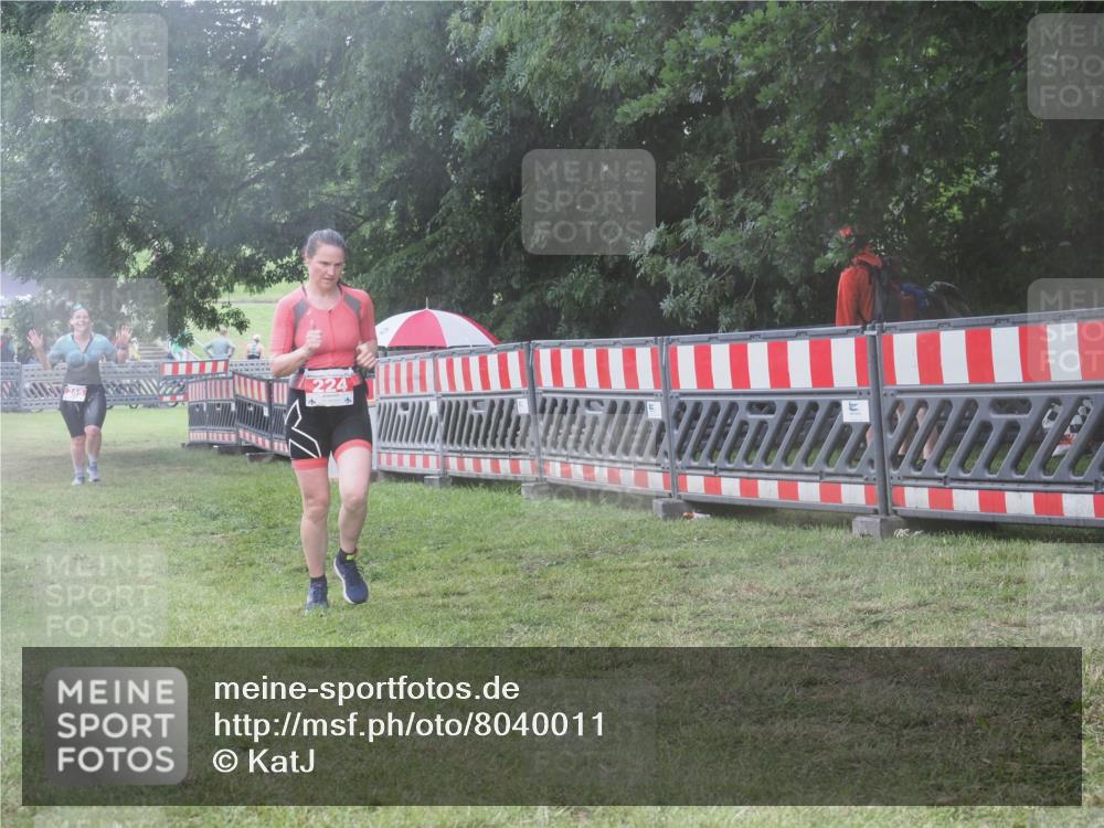 21.06.2025 - 27. Vierlanden-Triathlon KatJ http://msf.ph/oto/8040011 15.06.2025 14:25:30 Ziel 224, 1281 meine-sportfotos.de