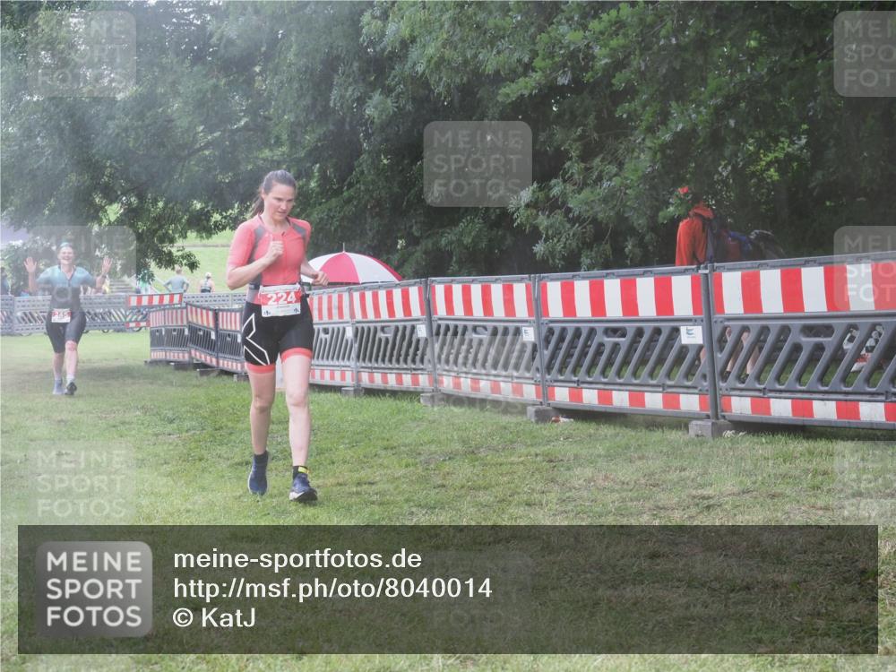 21.06.2025 - 27. Vierlanden-Triathlon KatJ http://msf.ph/oto/8040014 15.06.2025 14:25:30 Ziel 224, 1281 meine-sportfotos.de