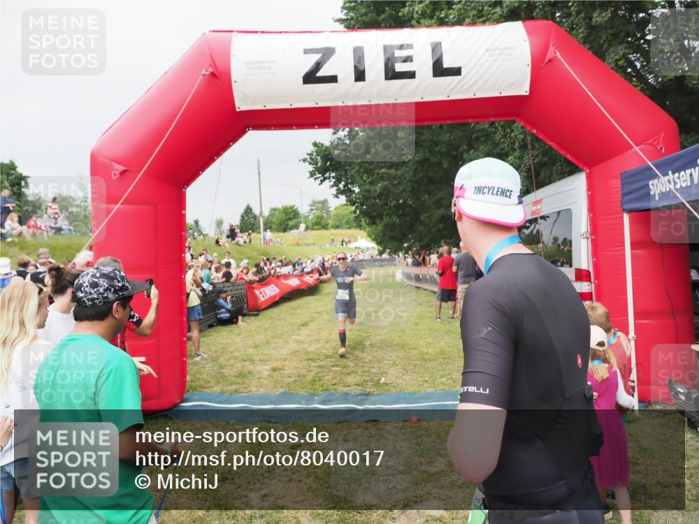 21.06.2025 - 27. Vierlanden-Triathlon MichiJ http://msf.ph/oto/8040017 15.06.2026 13:22:16 Ziel 152, 928 meine-sportfotos.de