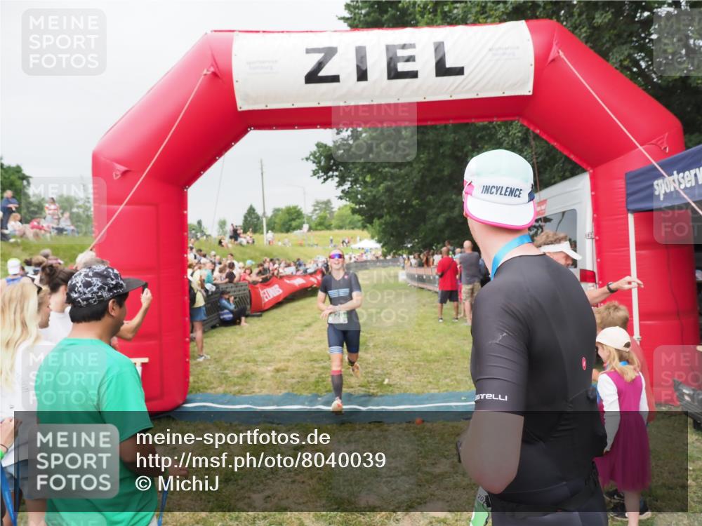 21.06.2025 - 27. Vierlanden-Triathlon MichiJ http://msf.ph/oto/8040039 15.06.2026 13:22:16 Ziel 152, 928 meine-sportfotos.de