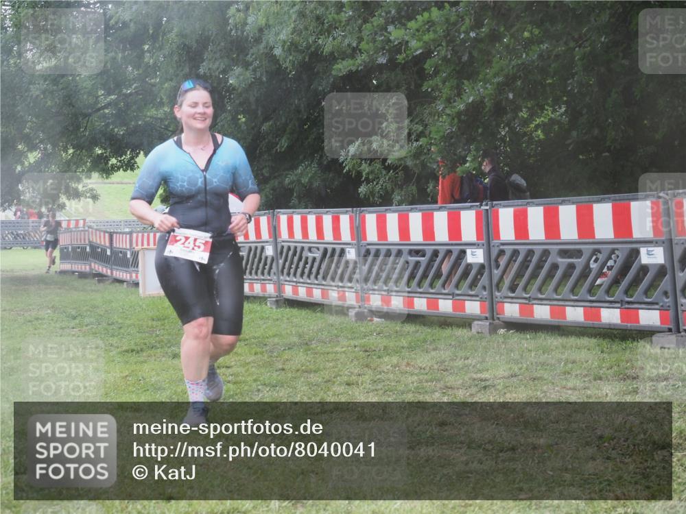 21.06.2025 - 27. Vierlanden-Triathlon KatJ http://msf.ph/oto/8040041 15.06.2025 14:25:35 Ziel 224, 1281 meine-sportfotos.de