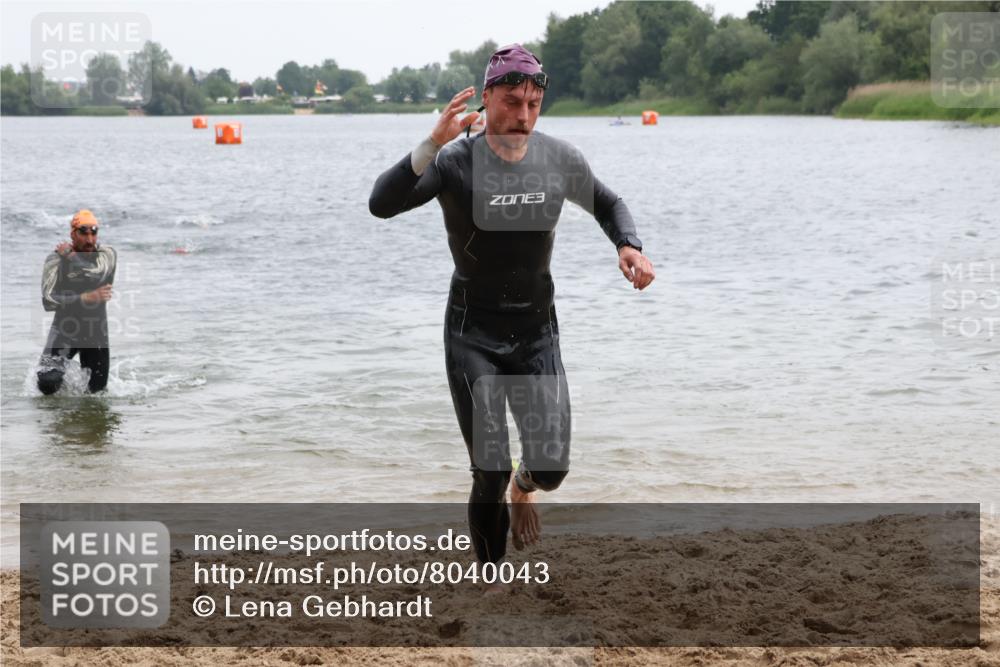 21.06.2025 - 27. Vierlanden-Triathlon Lena Gebhardt http://msf.ph/oto/8040043 15.06.2025 12:54:23 Schwimmen 1102, 1103, 1124, 1141, 1147, 1162 meine-sportfotos.de