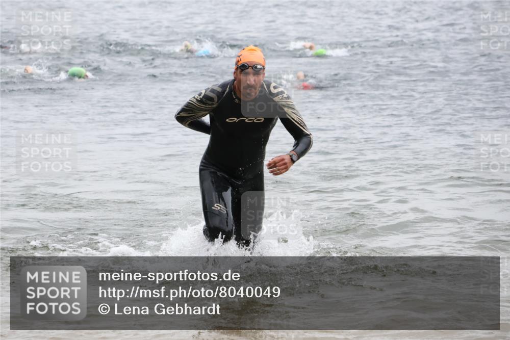 21.06.2025 - 27. Vierlanden-Triathlon Lena Gebhardt http://msf.ph/oto/8040049 15.06.2025 12:54:24 Schwimmen 1102, 1103, 1141, 1147, 1162 meine-sportfotos.de