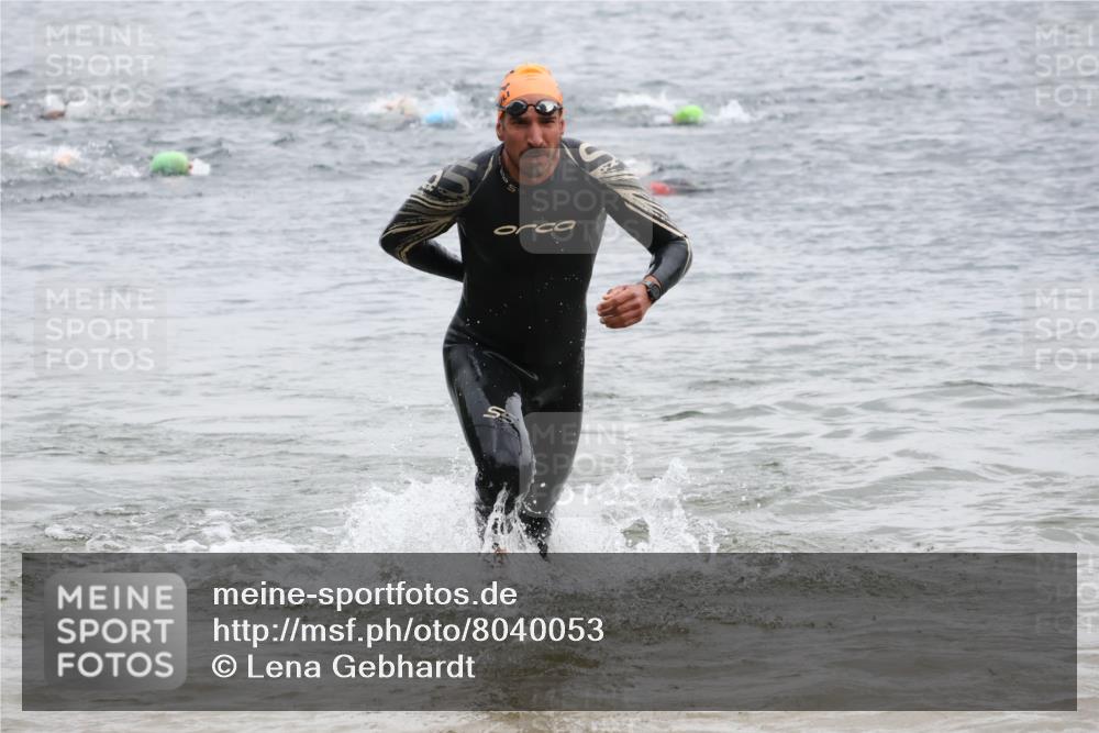 21.06.2025 - 27. Vierlanden-Triathlon Lena Gebhardt http://msf.ph/oto/8040053 15.06.2025 12:54:24 Schwimmen 1102, 1103, 1141, 1147, 1162 meine-sportfotos.de