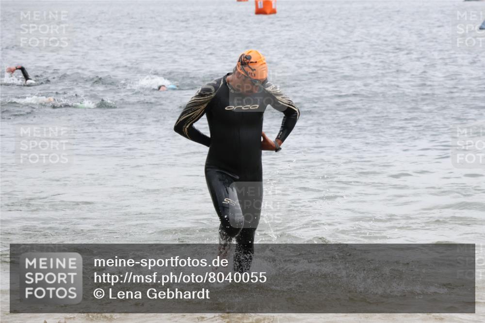 21.06.2025 - 27. Vierlanden-Triathlon Lena Gebhardt http://msf.ph/oto/8040055 15.06.2025 12:54:25 Schwimmen 1102, 1103, 1141, 1147, 1162 meine-sportfotos.de