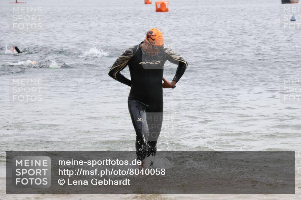21.06.2025 - 27. Vierlanden-Triathlon Lena Gebhardt http://msf.ph/oto/8040058 15.06.2025 12:54:25 Schwimmen 1102, 1103, 1141, 1147, 1162 meine-sportfotos.de