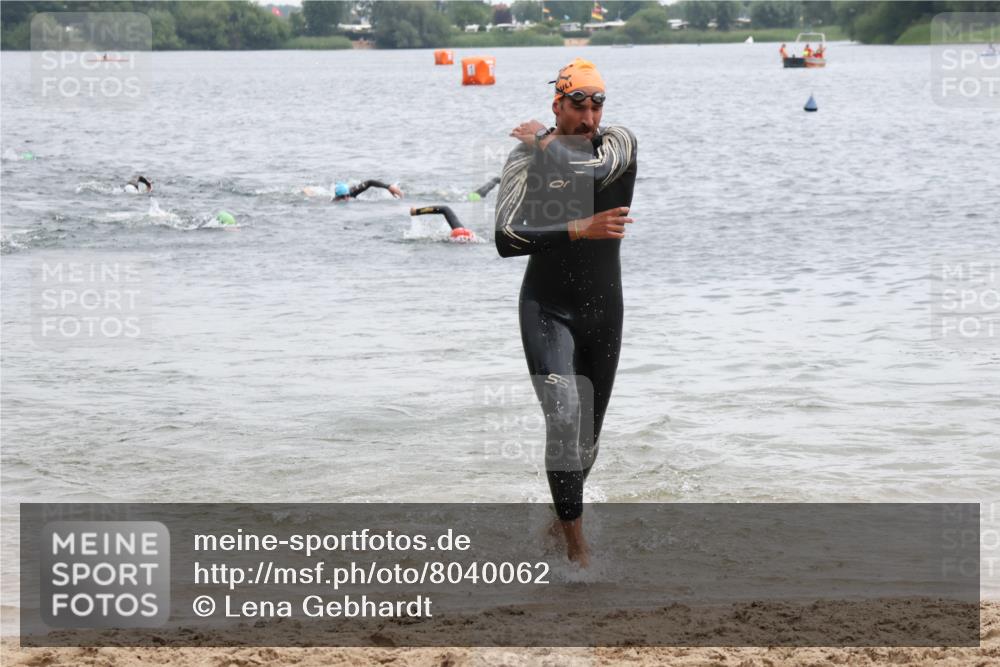 21.06.2025 - 27. Vierlanden-Triathlon Lena Gebhardt http://msf.ph/oto/8040062 15.06.2025 12:54:26 Schwimmen 1103, 1141, 1147, 1162 meine-sportfotos.de