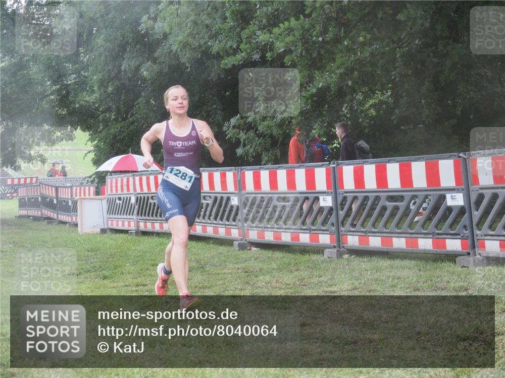 21.06.2025 - 27. Vierlanden-Triathlon KatJ http://msf.ph/oto/8040064 15.06.2025 14:25:40 Ziel 937, 1281 meine-sportfotos.de