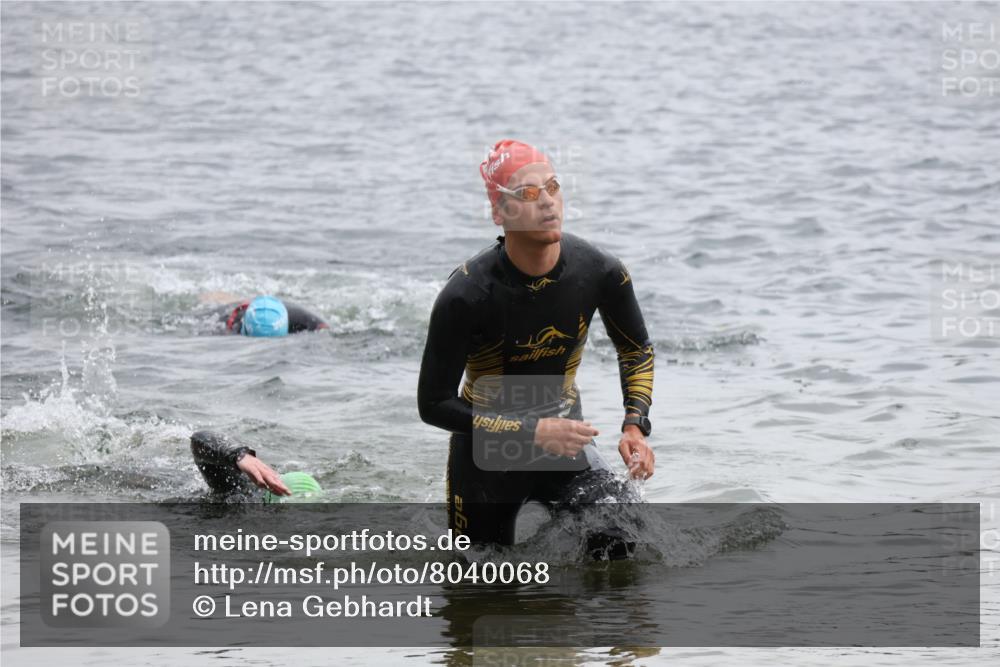 21.06.2025 - 27. Vierlanden-Triathlon Lena Gebhardt http://msf.ph/oto/8040068 15.06.2025 12:54:39 Schwimmen 1097, 1115, 1137, 1143, 1154 meine-sportfotos.de