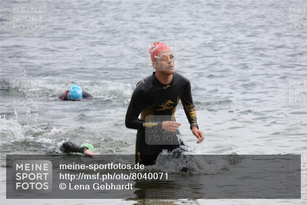 21.06.2025 - 27. Vierlanden-Triathlon Lena Gebhardt http://msf.ph/oto/8040071 15.06.2025 12:54:39 Schwimmen 1097, 1115, 1137, 1143, 1154 meine-sportfotos.de