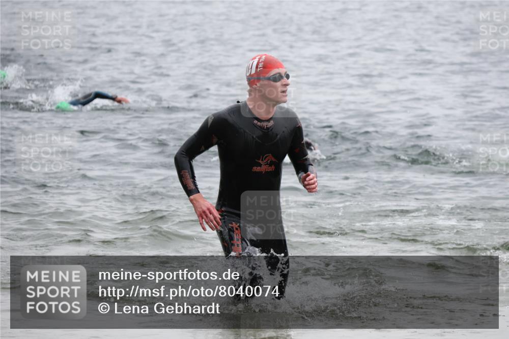 21.06.2025 - 27. Vierlanden-Triathlon Lena Gebhardt http://msf.ph/oto/8040074 15.06.2025 12:54:41 Schwimmen 1097, 1115, 1137, 1143, 1154 meine-sportfotos.de