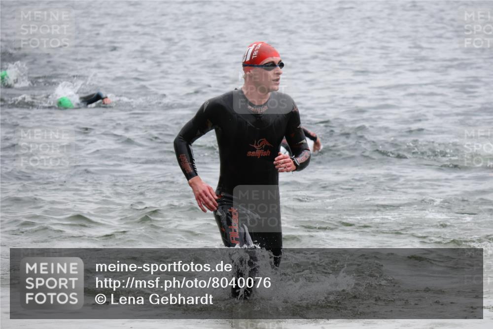 21.06.2025 - 27. Vierlanden-Triathlon Lena Gebhardt http://msf.ph/oto/8040076 15.06.2025 12:54:41 Schwimmen 1097, 1115, 1137, 1143, 1154 meine-sportfotos.de