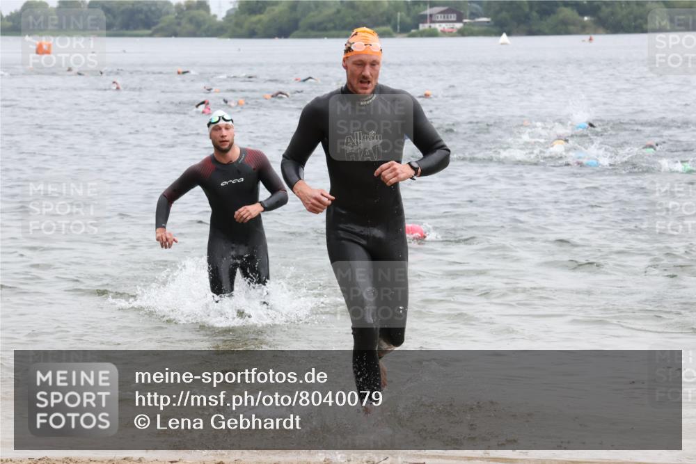 21.06.2025 - 27. Vierlanden-Triathlon Lena Gebhardt http://msf.ph/oto/8040079 15.06.2025 12:54:42 Schwimmen 1097, 1115, 1137, 1138, 1143, 1154 meine-sportfotos.de