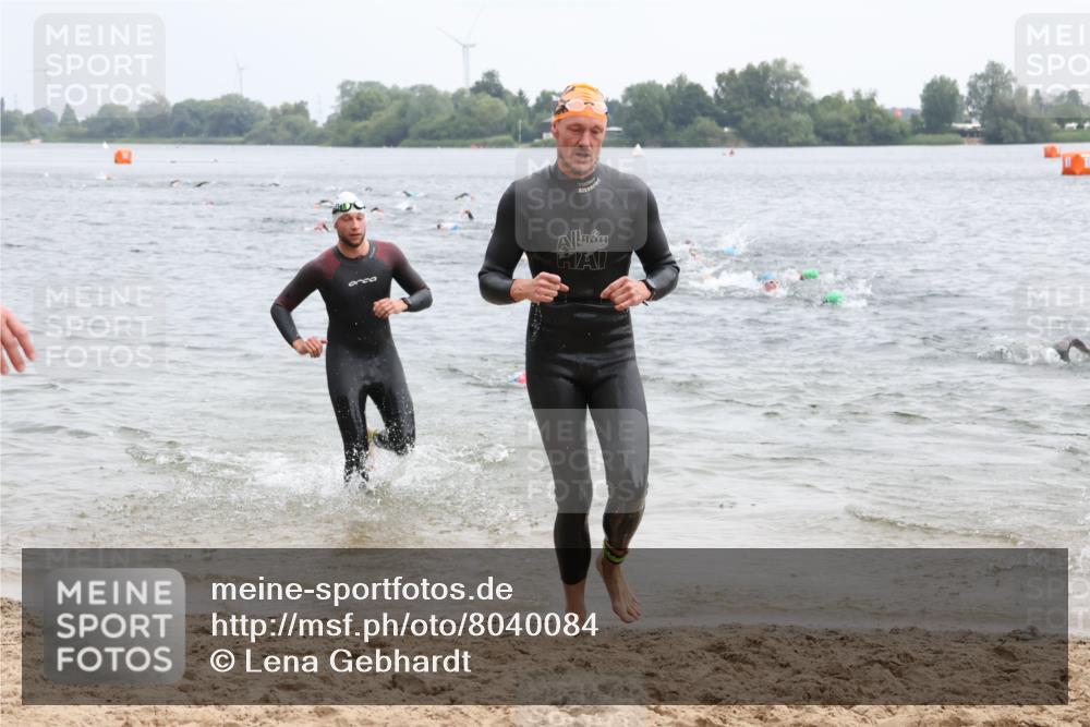 21.06.2025 - 27. Vierlanden-Triathlon Lena Gebhardt http://msf.ph/oto/8040084 15.06.2025 12:54:43 Schwimmen 1097, 1115, 1137, 1138, 1143, 1154, 1157 meine-sportfotos.de