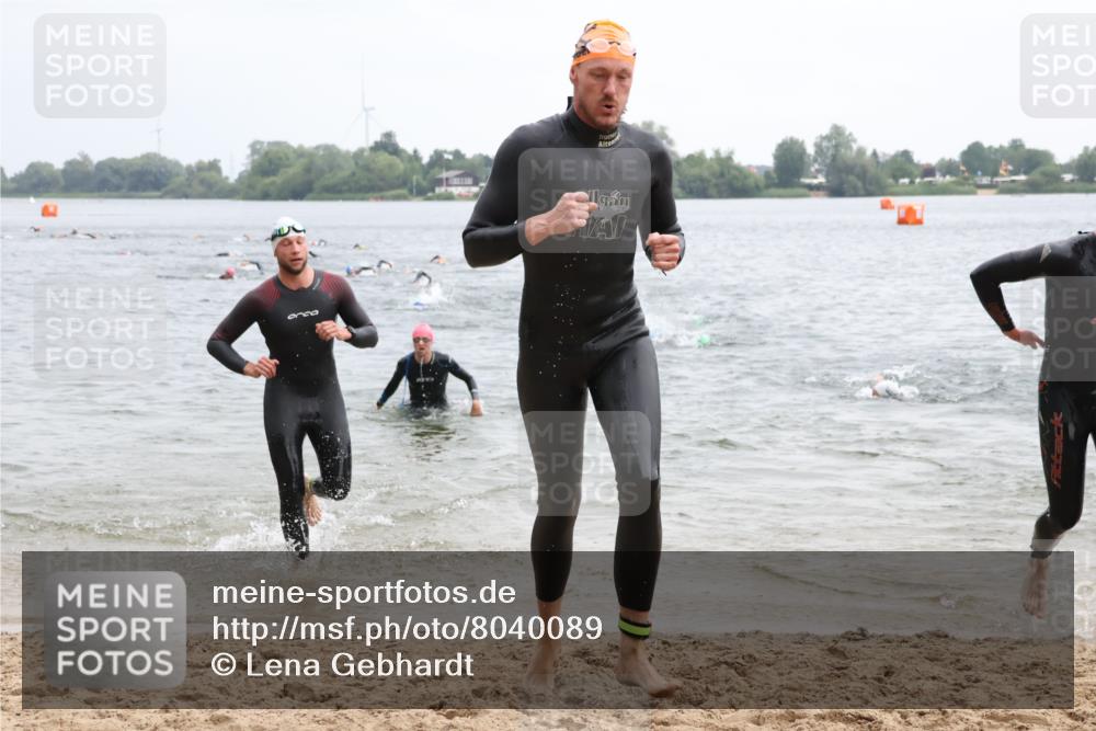 21.06.2025 - 27. Vierlanden-Triathlon Lena Gebhardt http://msf.ph/oto/8040089 15.06.2025 12:54:44 Schwimmen 1097, 1115, 1137, 1138, 1143, 1154, 1157 meine-sportfotos.de