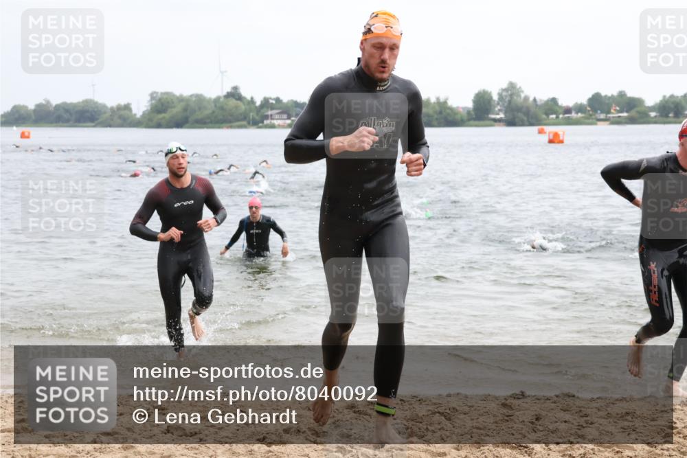 21.06.2025 - 27. Vierlanden-Triathlon Lena Gebhardt http://msf.ph/oto/8040092 15.06.2025 12:54:44 Schwimmen 1097, 1115, 1137, 1138, 1143, 1154, 1157 meine-sportfotos.de