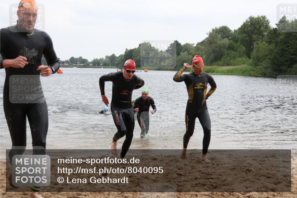 21.06.2025 - 27. Vierlanden-Triathlon Lena Gebhardt http://msf.ph/oto/8040095 15.06.2025 12:54:45 Schwimmen 1097, 1115, 1137, 1138, 1143, 1153, 1154, 1157 meine-sportfotos.de