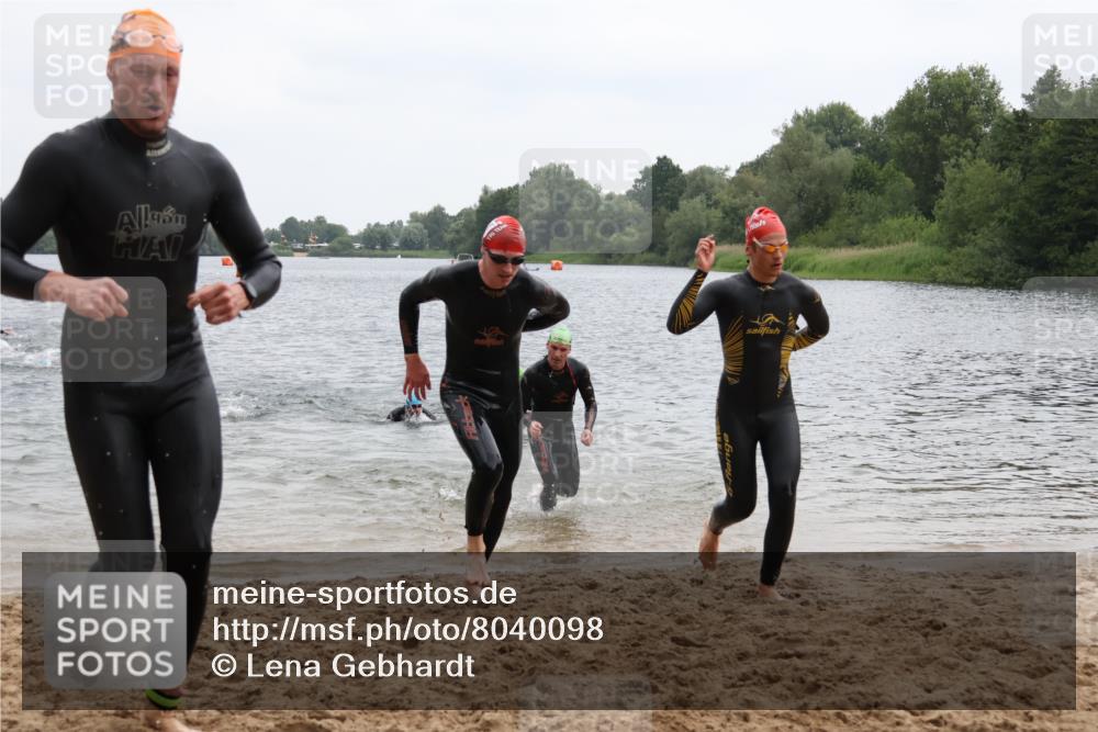 21.06.2025 - 27. Vierlanden-Triathlon Lena Gebhardt http://msf.ph/oto/8040098 15.06.2025 12:54:45 Schwimmen 1097, 1115, 1137, 1138, 1143, 1153, 1154, 1157 meine-sportfotos.de
