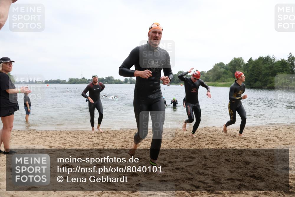 21.06.2025 - 27. Vierlanden-Triathlon Lena Gebhardt http://msf.ph/oto/8040101 15.06.2025 12:54:45 Schwimmen 1097, 1115, 1137, 1138, 1143, 1153, 1154, 1157 meine-sportfotos.de