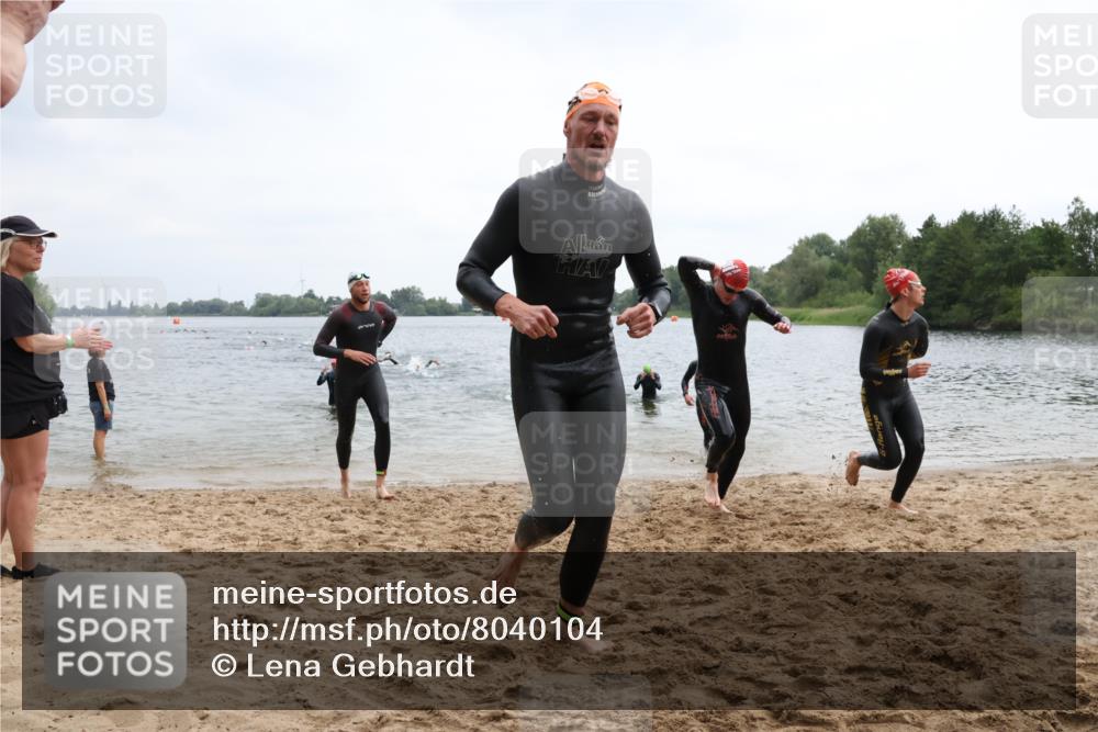 21.06.2025 - 27. Vierlanden-Triathlon Lena Gebhardt http://msf.ph/oto/8040104 15.06.2025 12:54:45 Schwimmen 1097, 1115, 1137, 1138, 1143, 1153, 1154, 1157 meine-sportfotos.de
