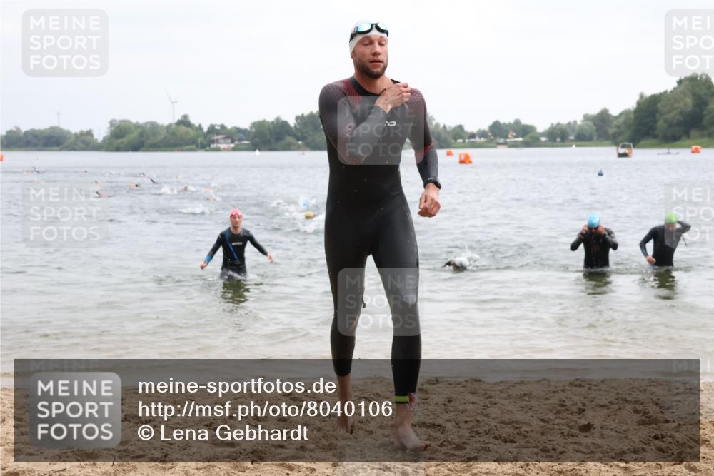 21.06.2025 - 27. Vierlanden-Triathlon Lena Gebhardt http://msf.ph/oto/8040106 15.06.2025 12:54:46 Schwimmen 1097, 1115, 1137, 1138, 1143, 1146, 1153, 1154, 1157 meine-sportfotos.de