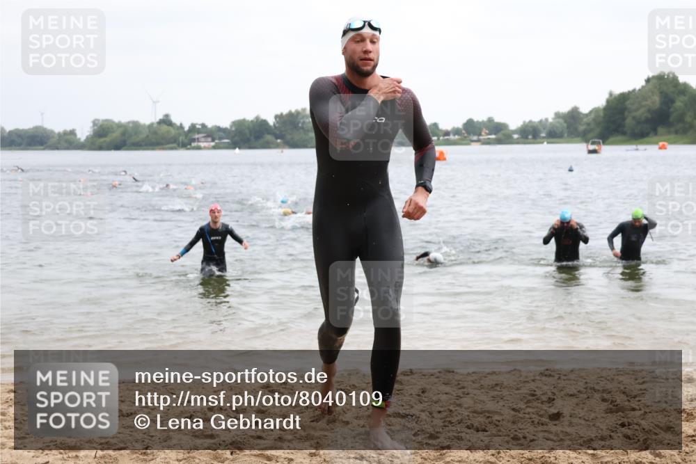 21.06.2025 - 27. Vierlanden-Triathlon Lena Gebhardt http://msf.ph/oto/8040109 15.06.2025 12:54:46 Schwimmen 1097, 1115, 1137, 1138, 1143, 1146, 1153, 1154, 1157 meine-sportfotos.de