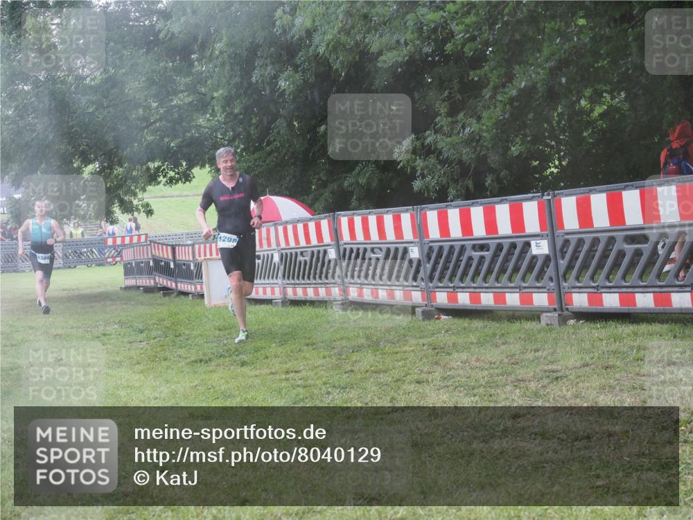 21.06.2025 - 27. Vierlanden-Triathlon KatJ http://msf.ph/oto/8040129 15.06.2025 14:26:43 Ziel 1298, 1304 meine-sportfotos.de
