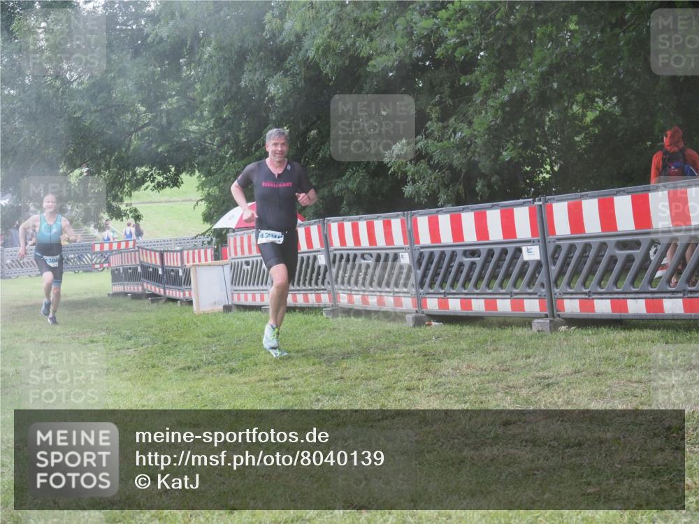 21.06.2025 - 27. Vierlanden-Triathlon KatJ http://msf.ph/oto/8040139 15.06.2025 14:26:44 Ziel 1298, 1304 meine-sportfotos.de