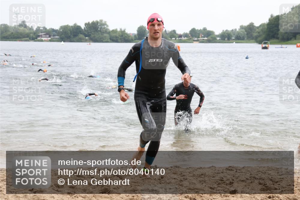 21.06.2025 - 27. Vierlanden-Triathlon Lena Gebhardt http://msf.ph/oto/8040140 15.06.2025 12:54:52 Schwimmen 1097, 1115, 1137, 1138, 1143, 1146, 1153, 1154, 1155, 1157 meine-sportfotos.de