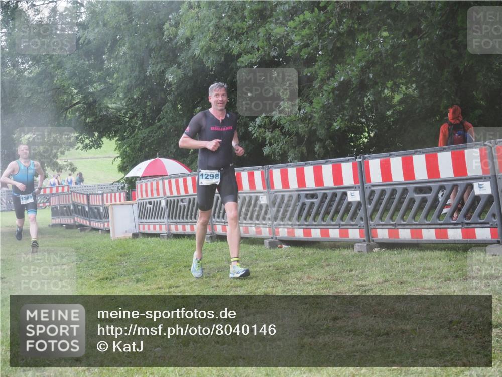 21.06.2025 - 27. Vierlanden-Triathlon KatJ http://msf.ph/oto/8040146 15.06.2025 14:26:44 Ziel 1298, 1304 meine-sportfotos.de