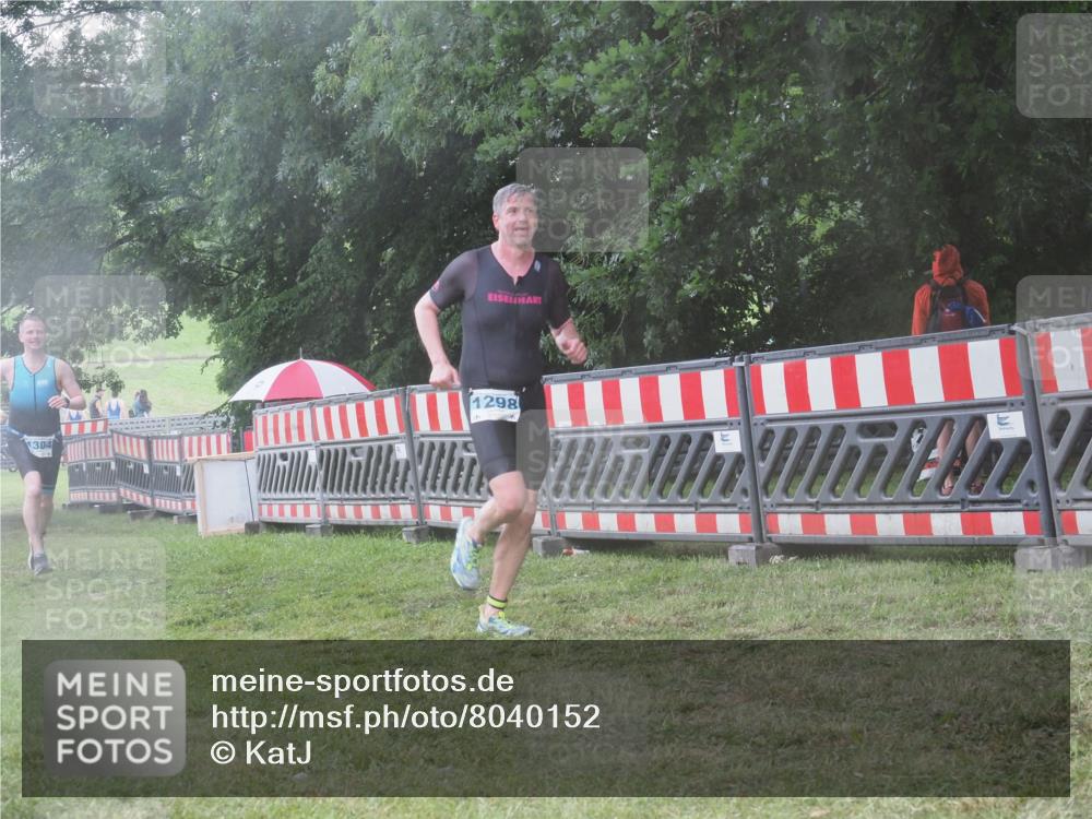 21.06.2025 - 27. Vierlanden-Triathlon KatJ http://msf.ph/oto/8040152 15.06.2025 14:26:44 Ziel 1298, 1304 meine-sportfotos.de