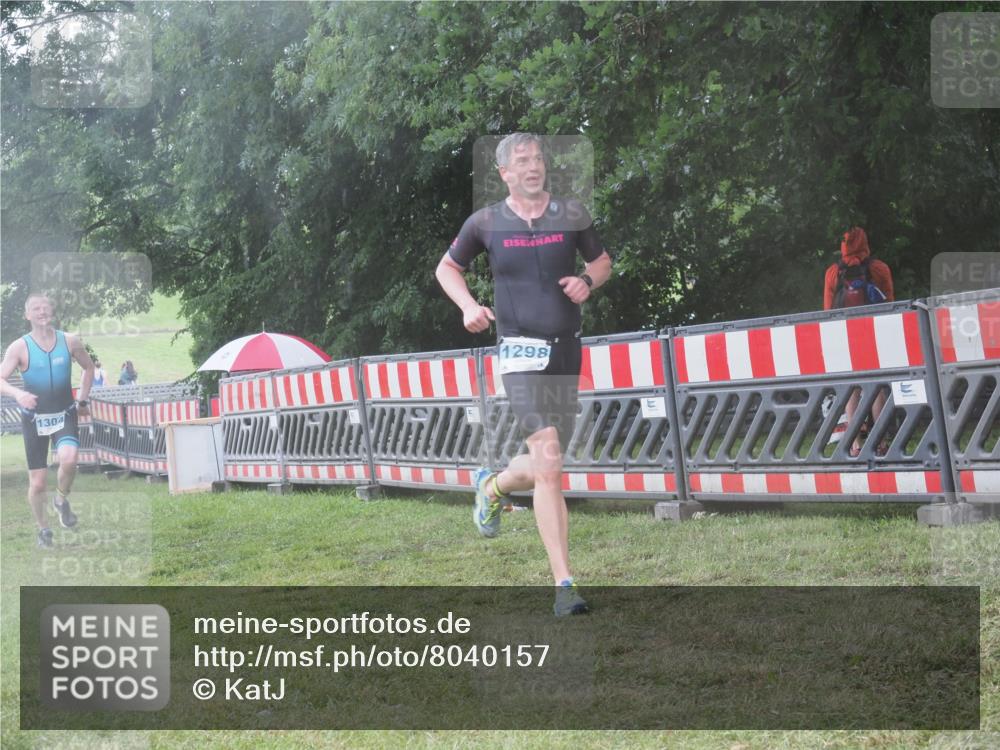 21.06.2025 - 27. Vierlanden-Triathlon KatJ http://msf.ph/oto/8040157 15.06.2025 14:26:45 Ziel 1298, 1304 meine-sportfotos.de