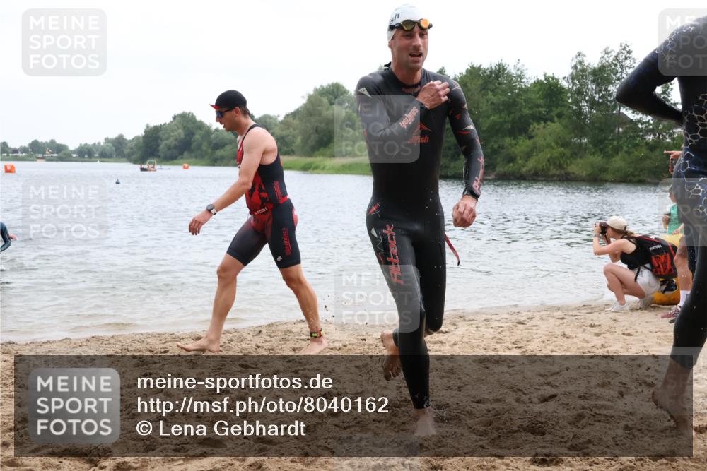 21.06.2025 - 27. Vierlanden-Triathlon Lena Gebhardt http://msf.ph/oto/8040162 15.06.2025 12:54:57 Schwimmen 1120, 1136, 1137, 1138, 1146, 1153, 1155, 1157 meine-sportfotos.de